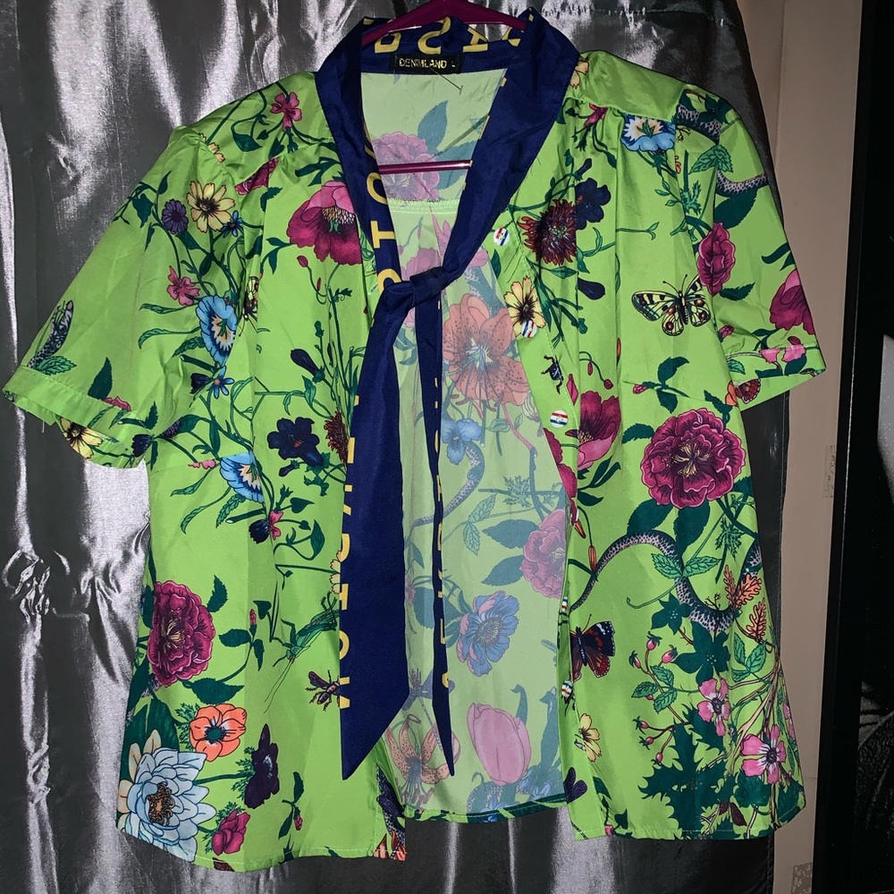 Floral blouse with neck Tie